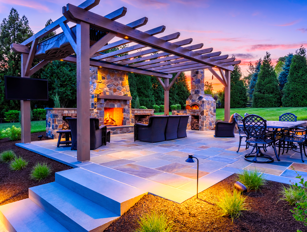 Outdoor living example with fireplace and pizza oven
